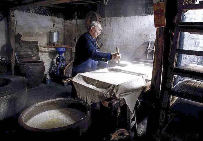 煮豆燃豆萁是哪首古诗,煮豆燃豆萁豆在釜中泣