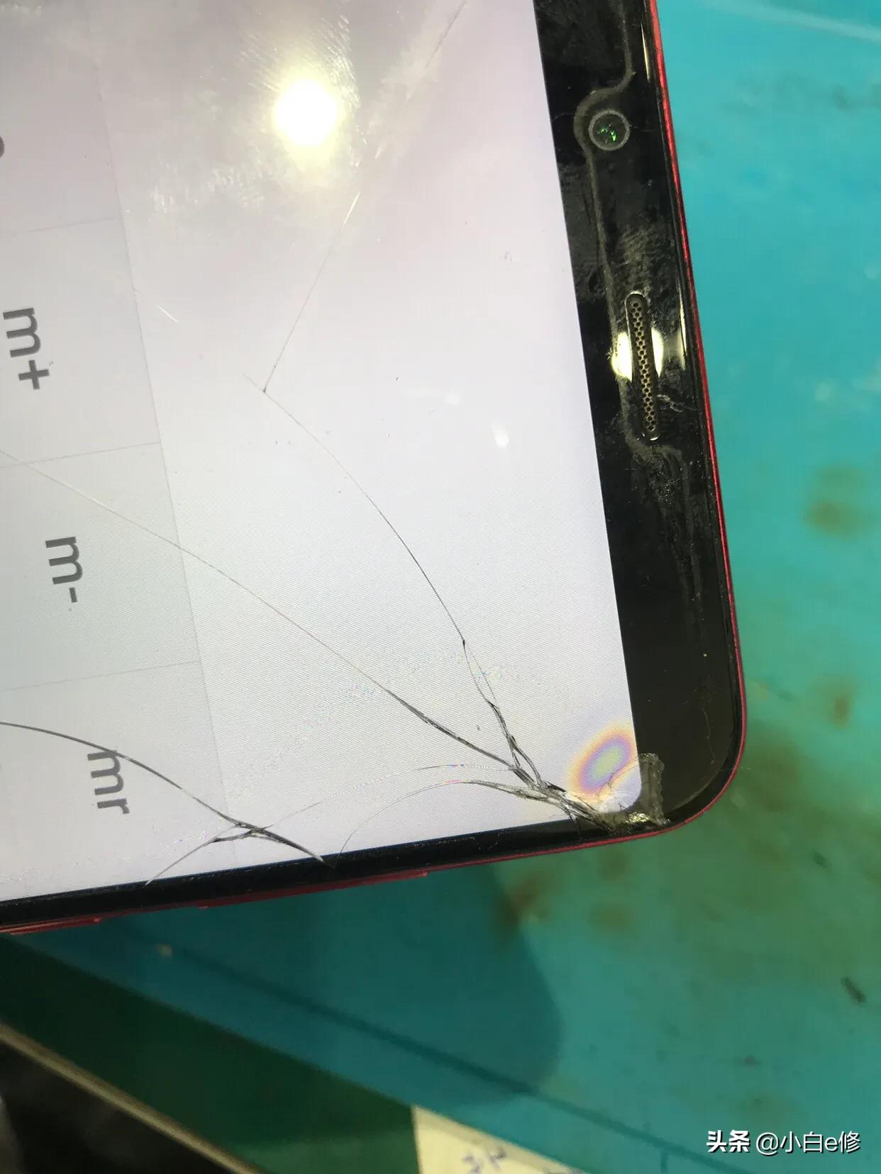 荣耀v10换外屏后出现黑点,荣耀v10换屏幕总成出现花屏