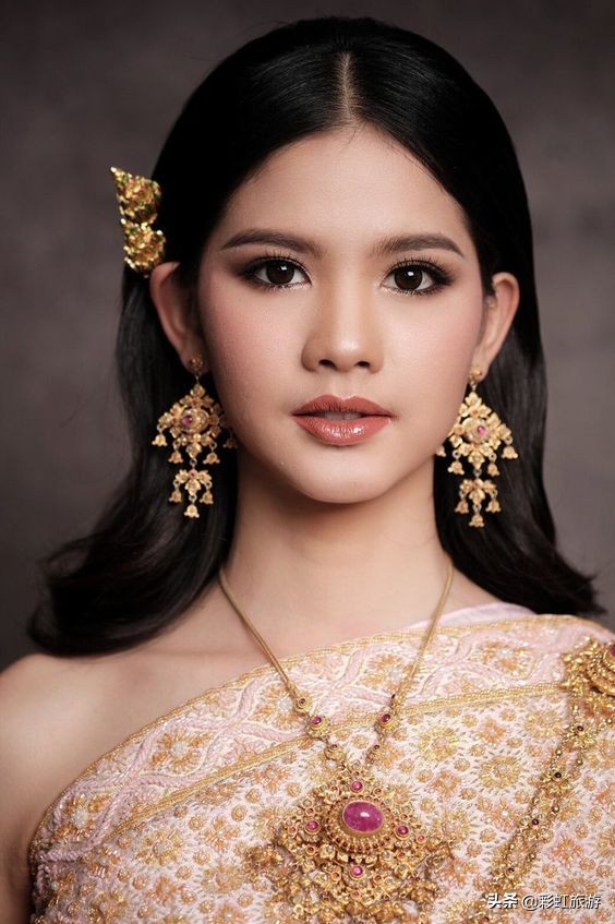 泰国的民族服装是怎么样的,泰国传统服装泰服