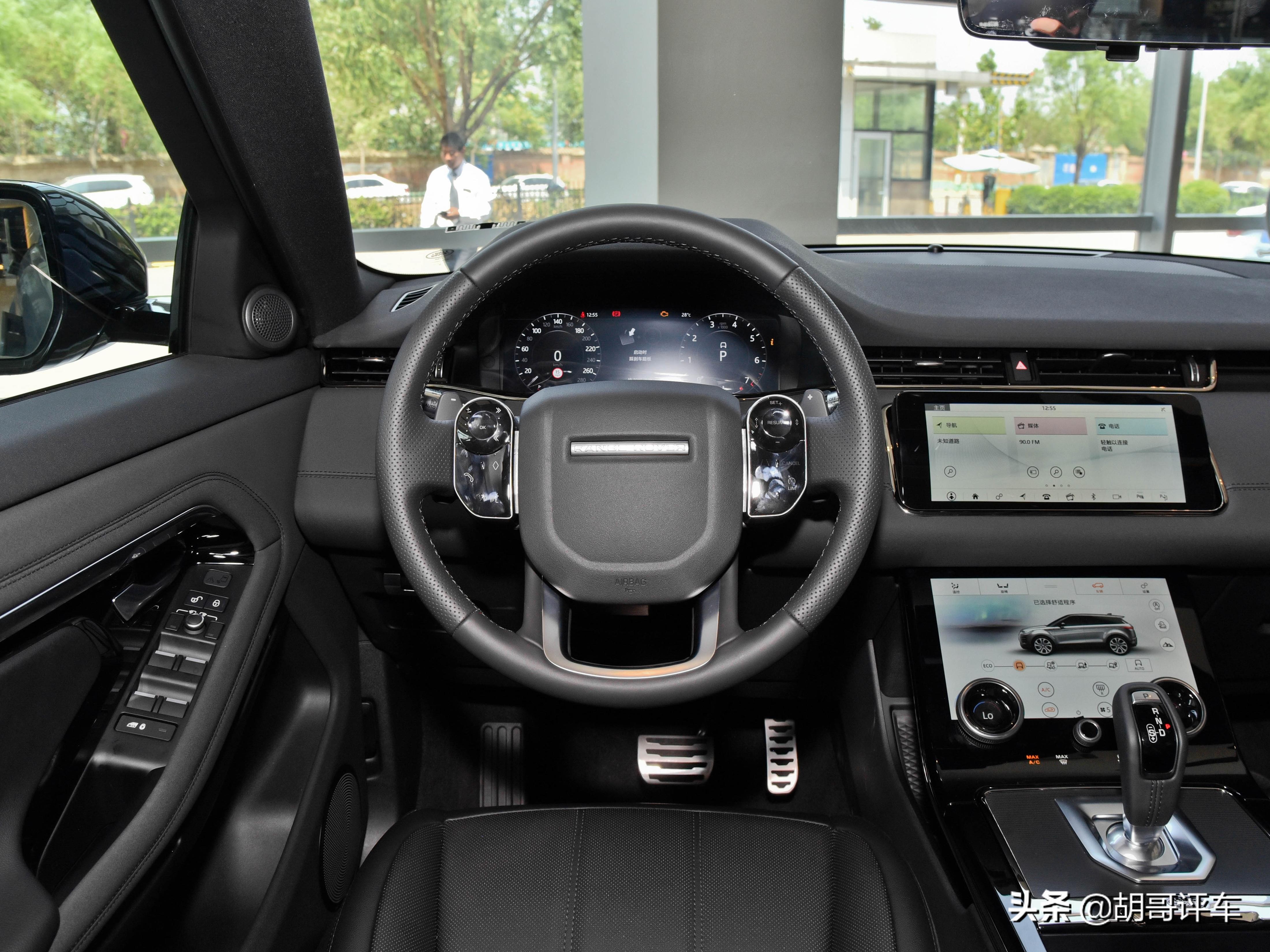 颜值即正义实拍全新路虎揽胜极光,249匹马力的车