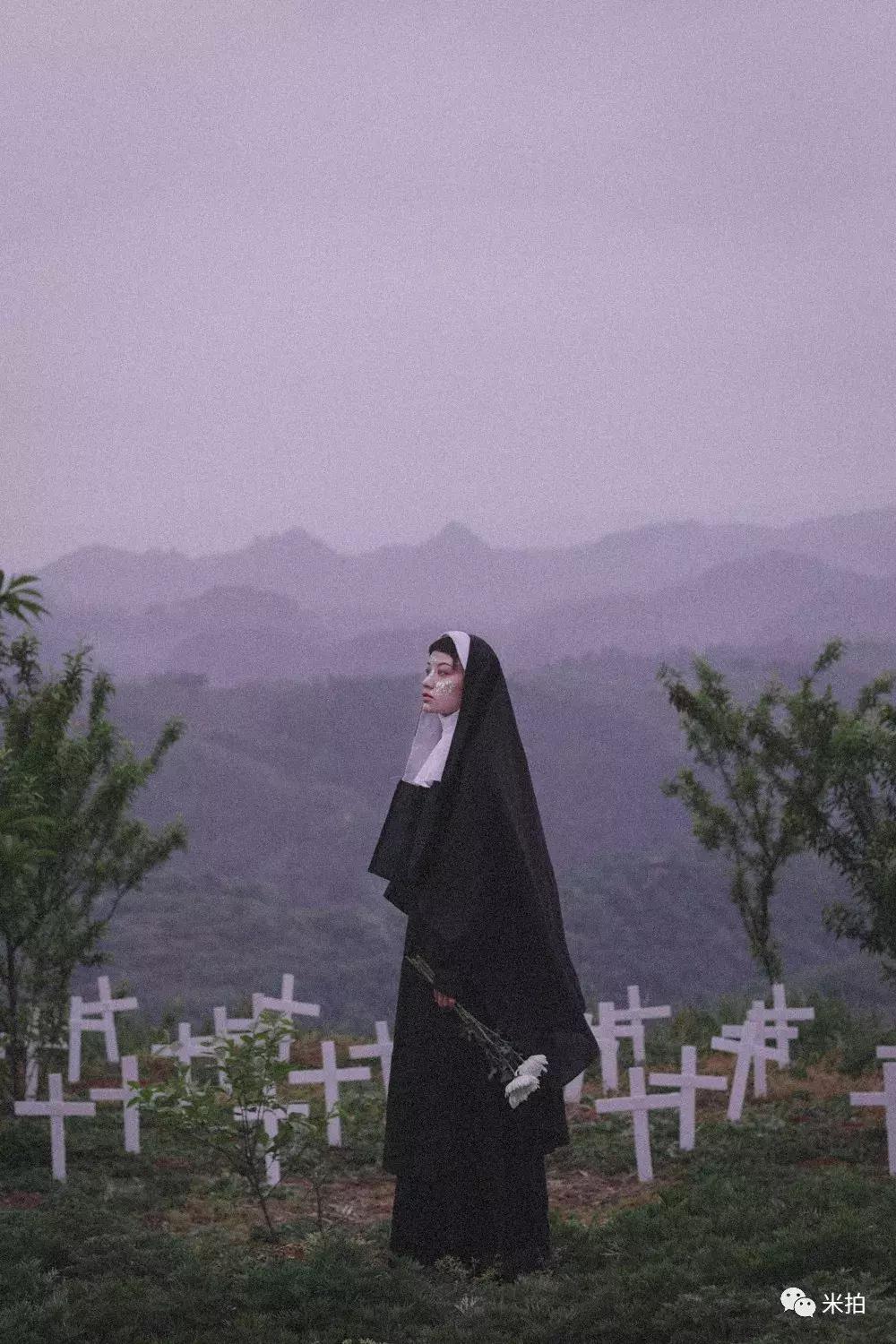 男摄影师爱上女富婆,男生摄影师爱上了美女