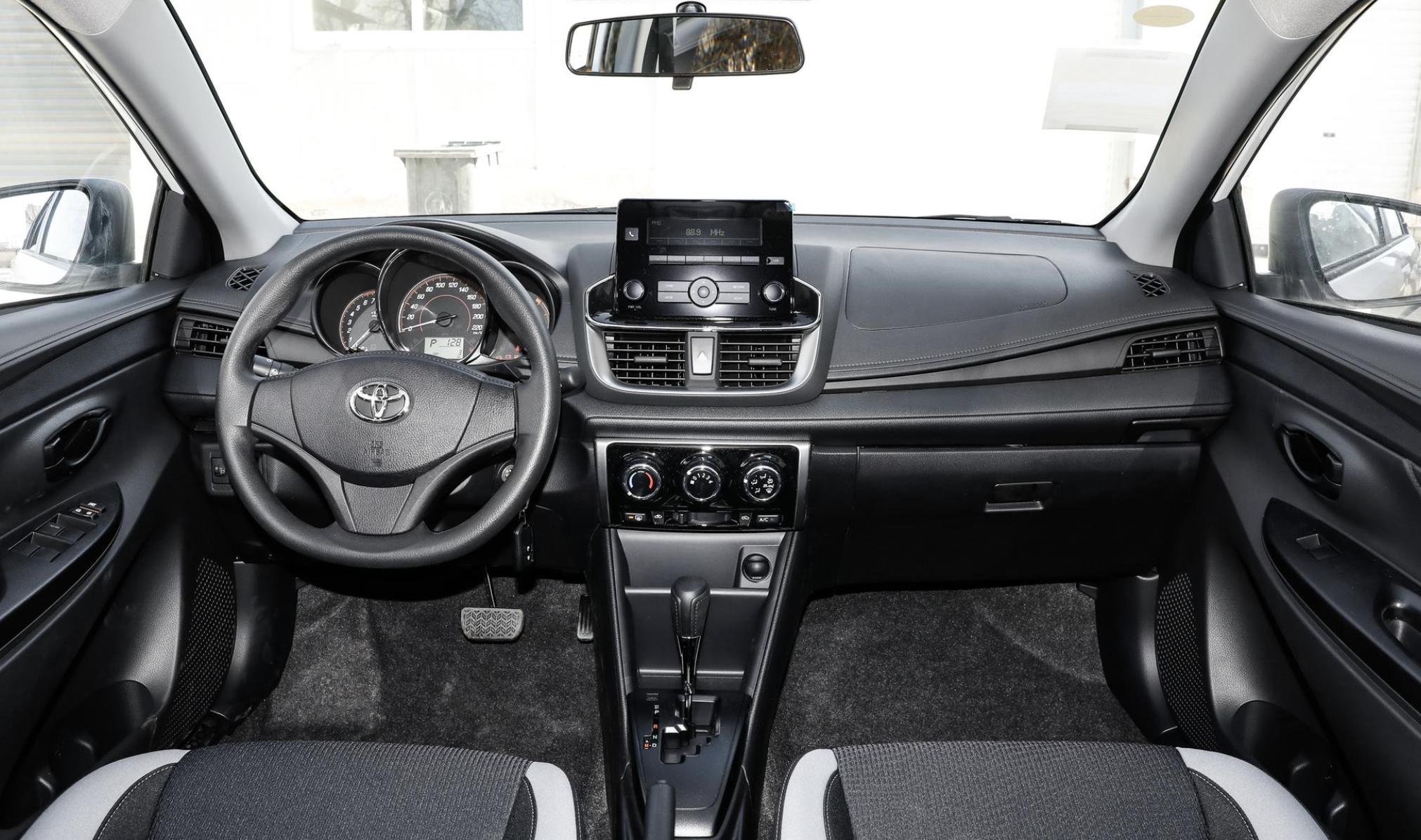 最新款飞度两厢车,最新款飞度两厢