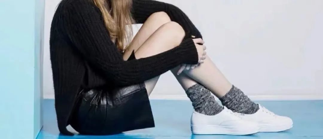 鞋柜怎么放春夏秋冬的鞋 (鞋柜必备的小白鞋)