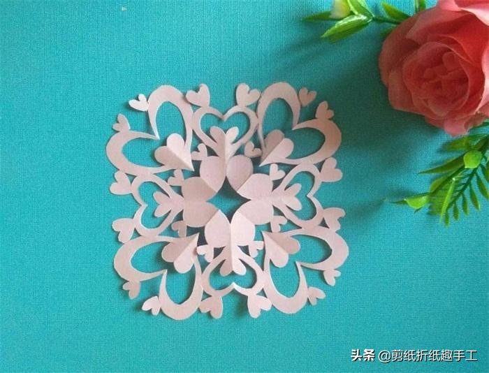 传统窗花的剪纸方法简单又好看,窗花的对称剪纸教程