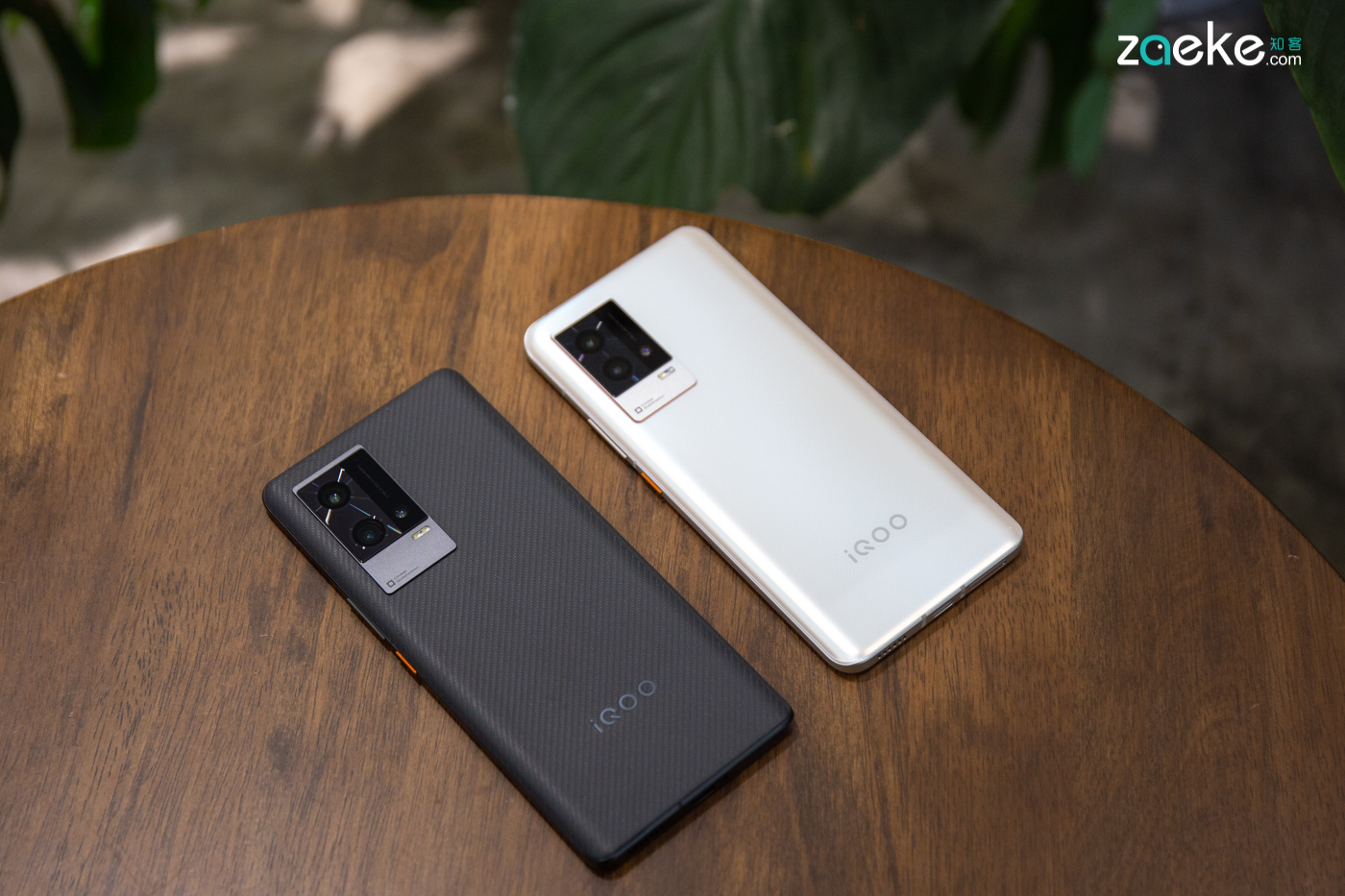 iqoo8燃色配色带壳,iqoo8燃变色