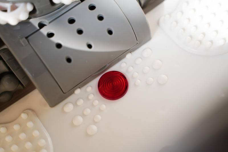 鍙岃剼娴告场鍦ㄦ俯娉夐噷,鍙岃剼娉＄儹姘磋兘鑸掔瓔娲荤粶