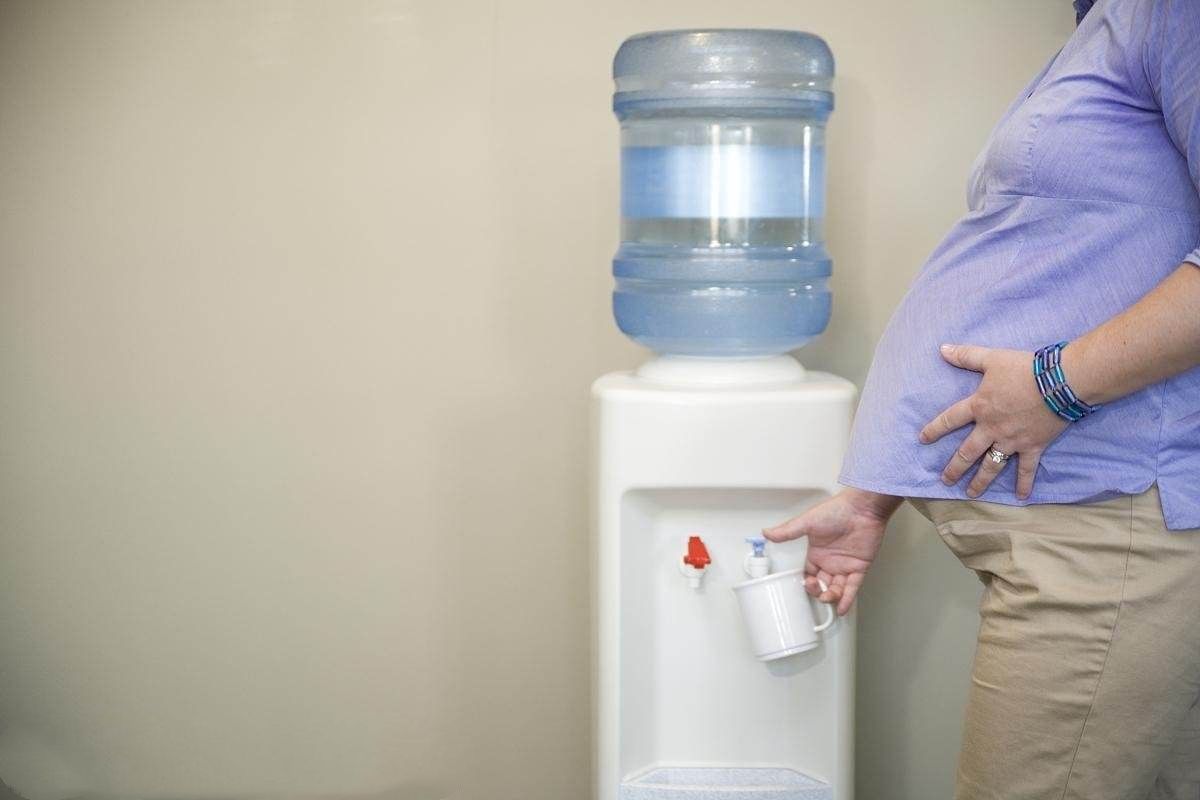 饮水机噪音大是什么原因,饮水机咕咚咕咚响然后从底部漏水