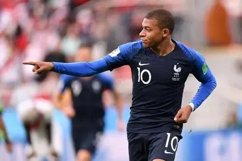 足坛众多球星老去,足坛的现役超级巨星