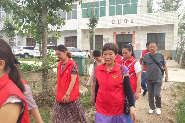 带上爱,再出发!邓州义工雷锋营连续六年帮扶的小张燕考上二高了