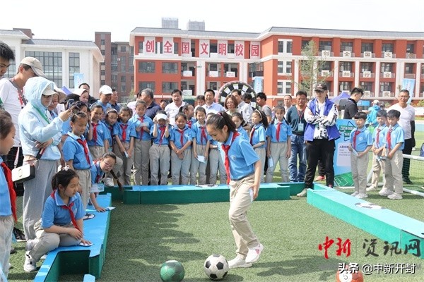 2019年河南省校园足球嘉年华观摩培训活动在二师附小西校区举行