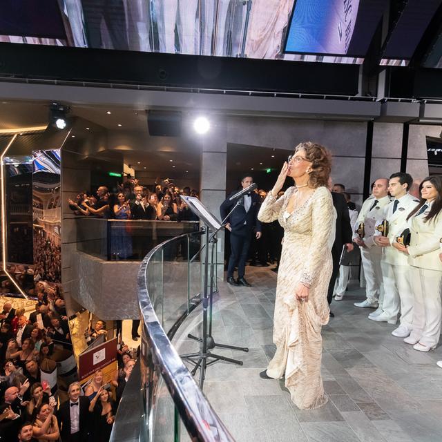 地中海邮轮荣耀号价值多少钱,地中海荣耀号邮轮吨位多大