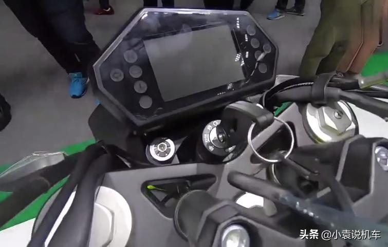 黄龙300机车,街车摩托车入门推荐黄龙300