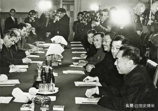 最后一次赴苏，苏联国防部长妄言要搞掉毛*东泽**，周恩来勃然大怒