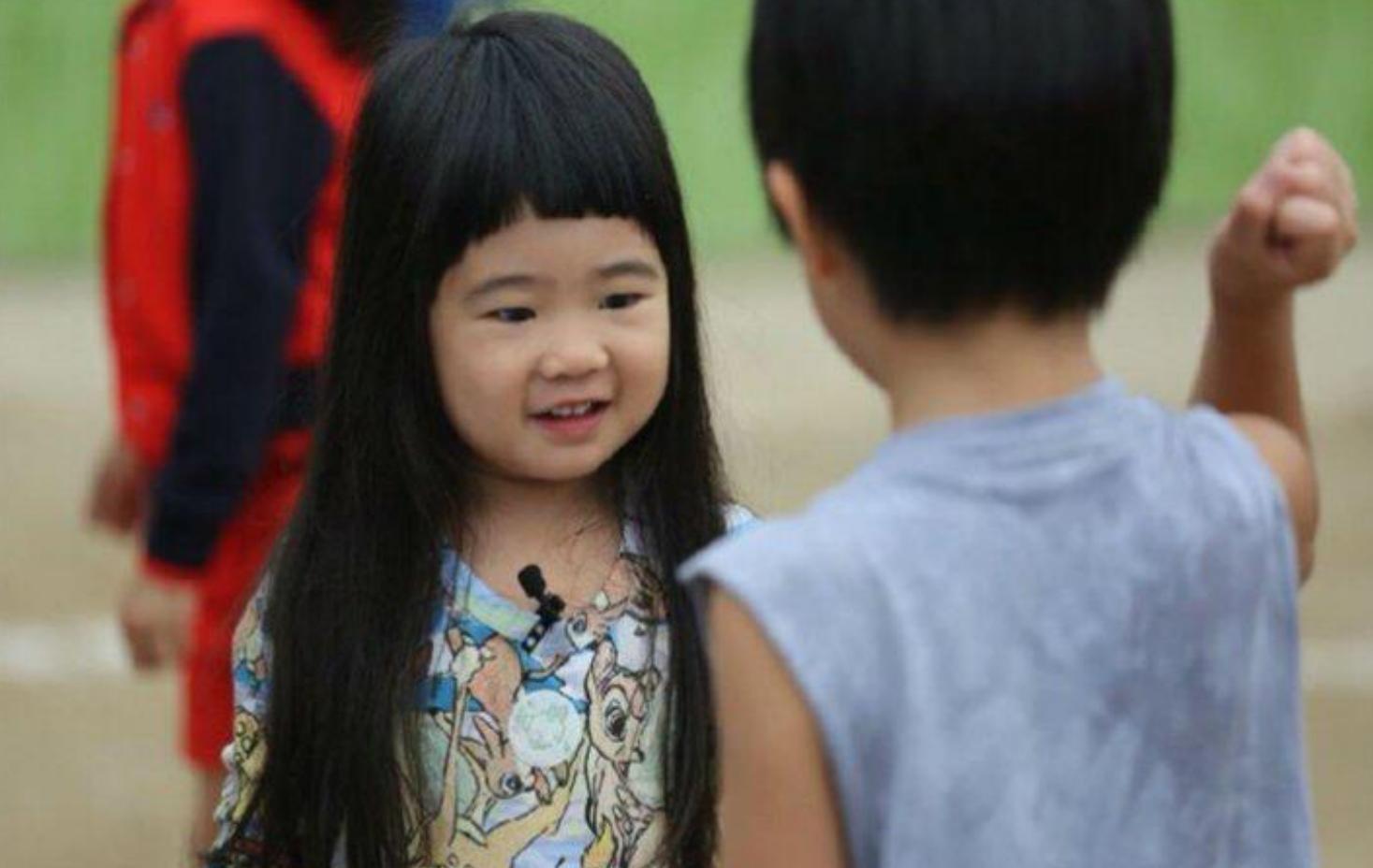 曹格女儿逆袭瓜子脸,曹格晒女儿长大了