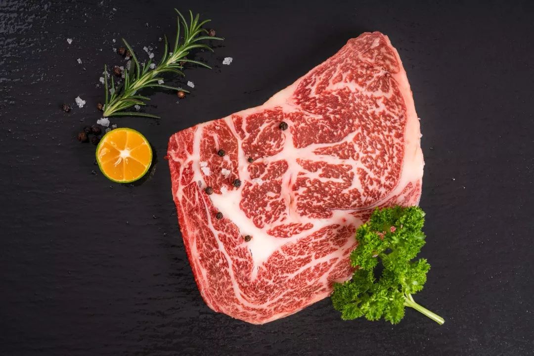 煎牛排用什么油可以代替黄油,煎牛排用什么油不会溅