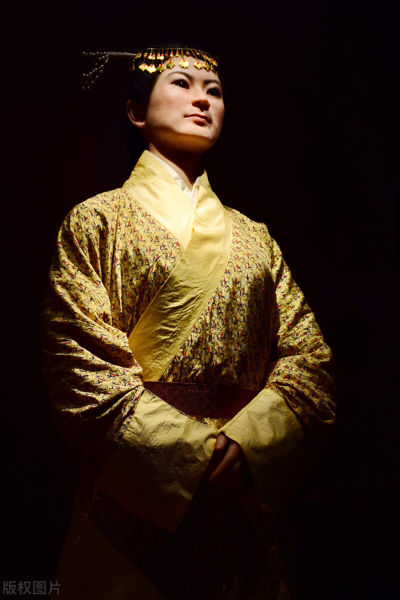 建筑工地挖出鬼火,地下冒绿光挖出的东西