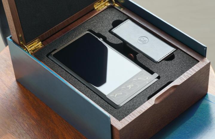 拥有一台苹果手机和华为手机,又一款华为手机新机