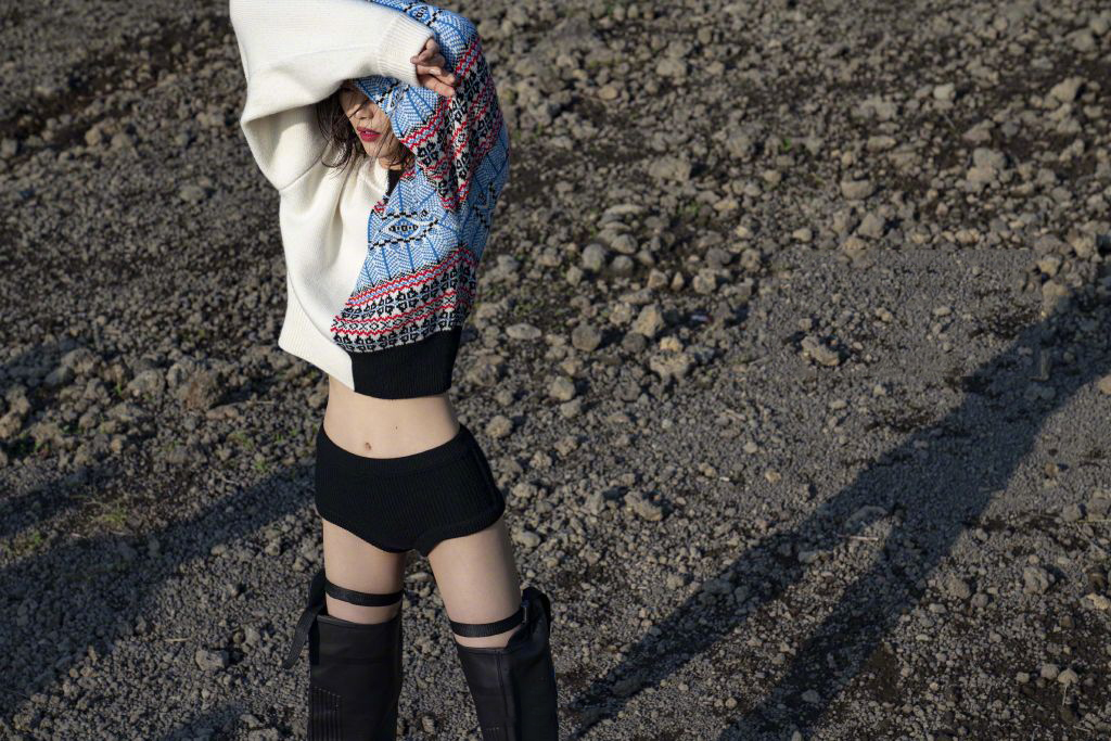 刘雯高级感身材,刘雯长腿大气时尚