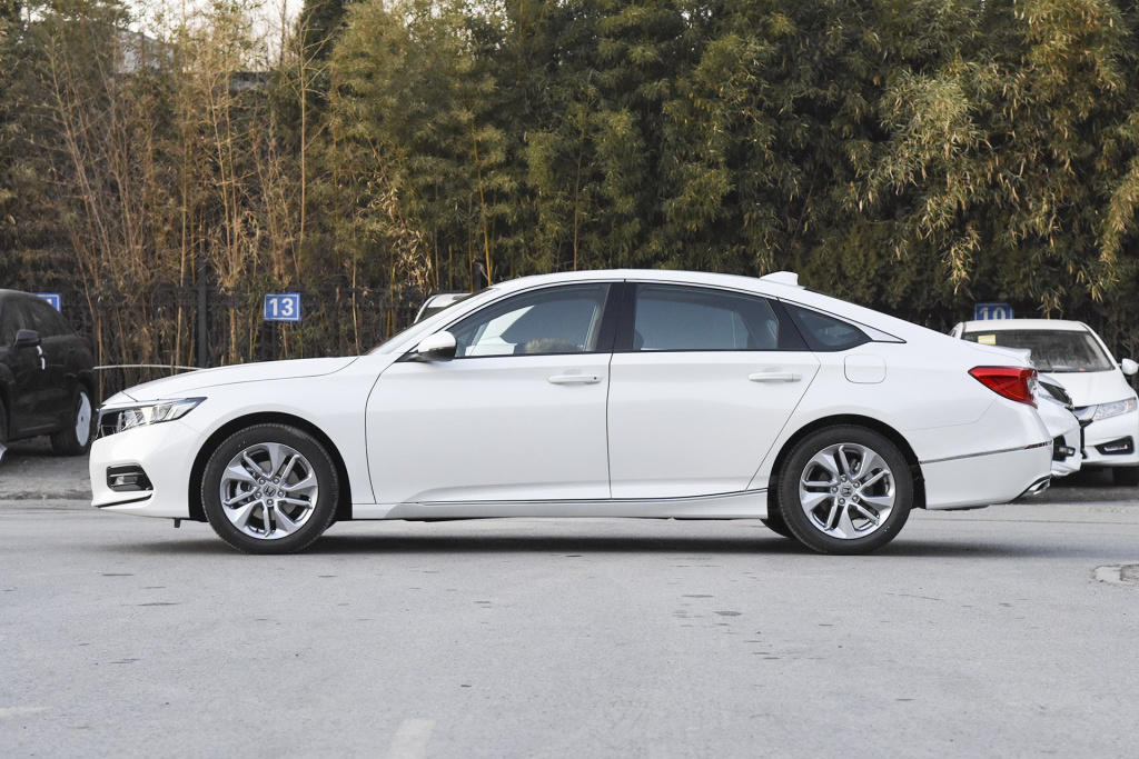 预算20w入手奔驰a级,同样预算选揽运还是揽胜