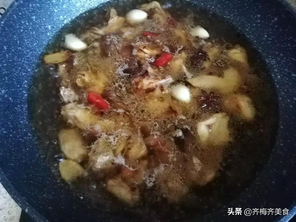 红烧鸡肉怎么做嫩而不柴,红烧鸡肉炖土豆加凉水还是加热水