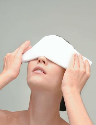 用眼过度冰敷还是热敷眼睛,冰敷眼睛和热敷眼睛有什么好处