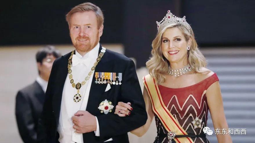 盘点英国女王戴过的王冠,英国女王和凯特戴同样的珠宝