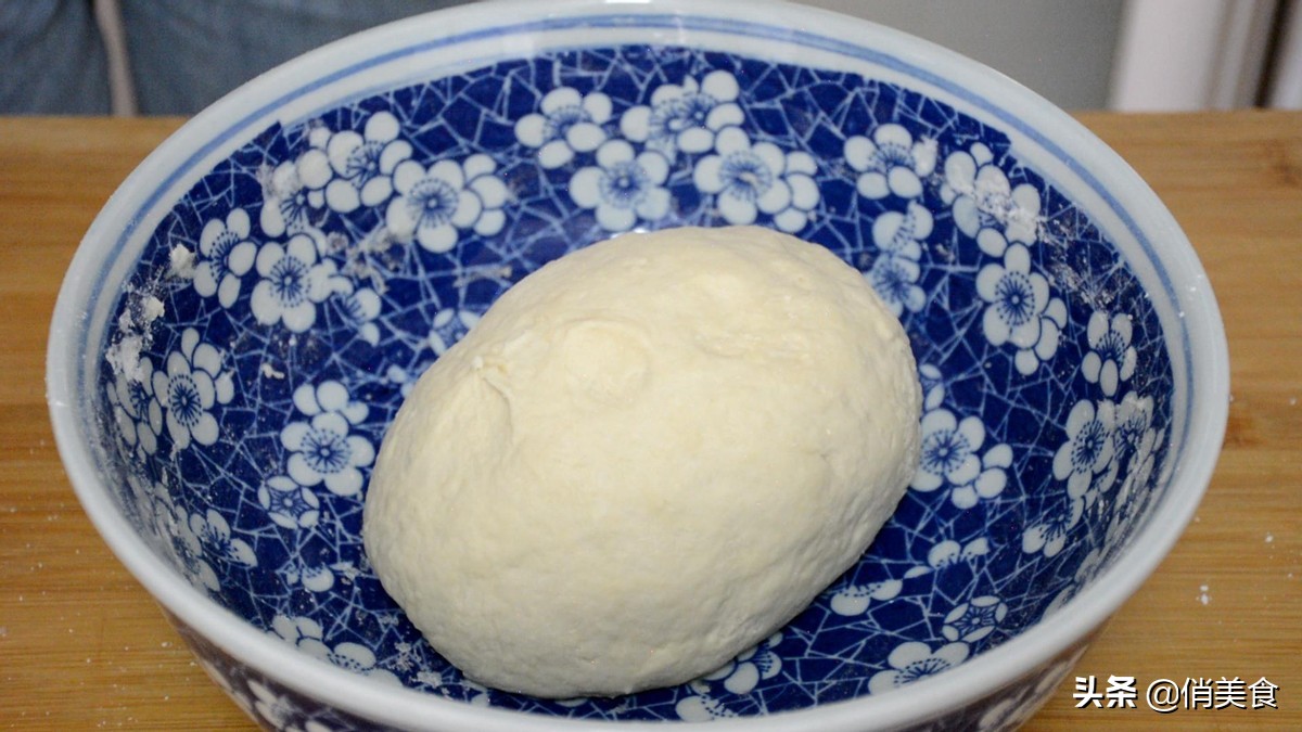 油饼怎样和面才酥软好吃,怎样做油饼和面才松软好吃