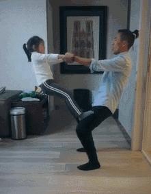 九个月亲子互动小游戏锻炼大脑,不出门在家玩的亲子小游戏