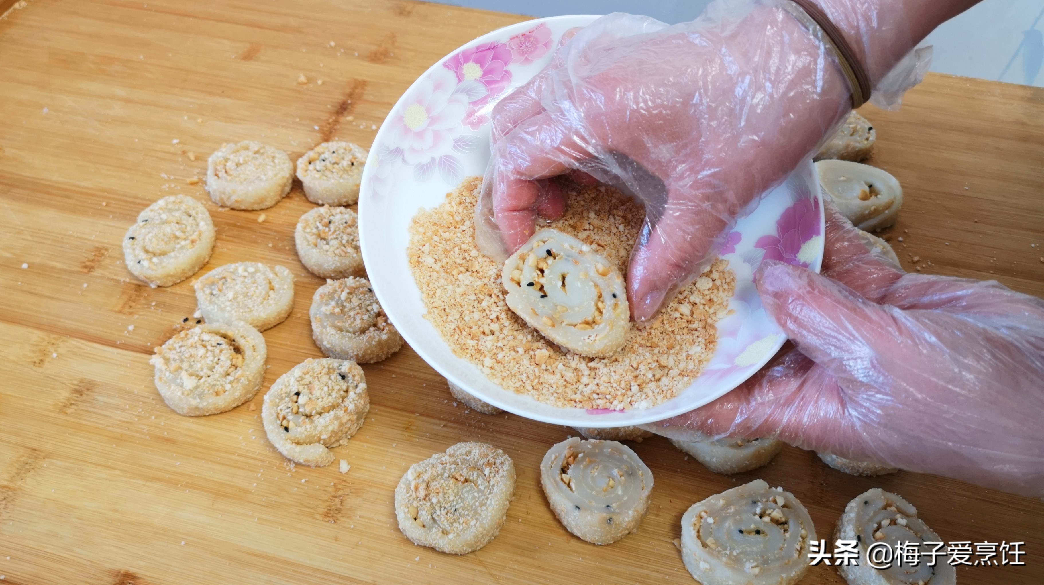 如何做糯米糕才能软糯香甜有嚼劲,糯米粉凉糕家庭做法大全
