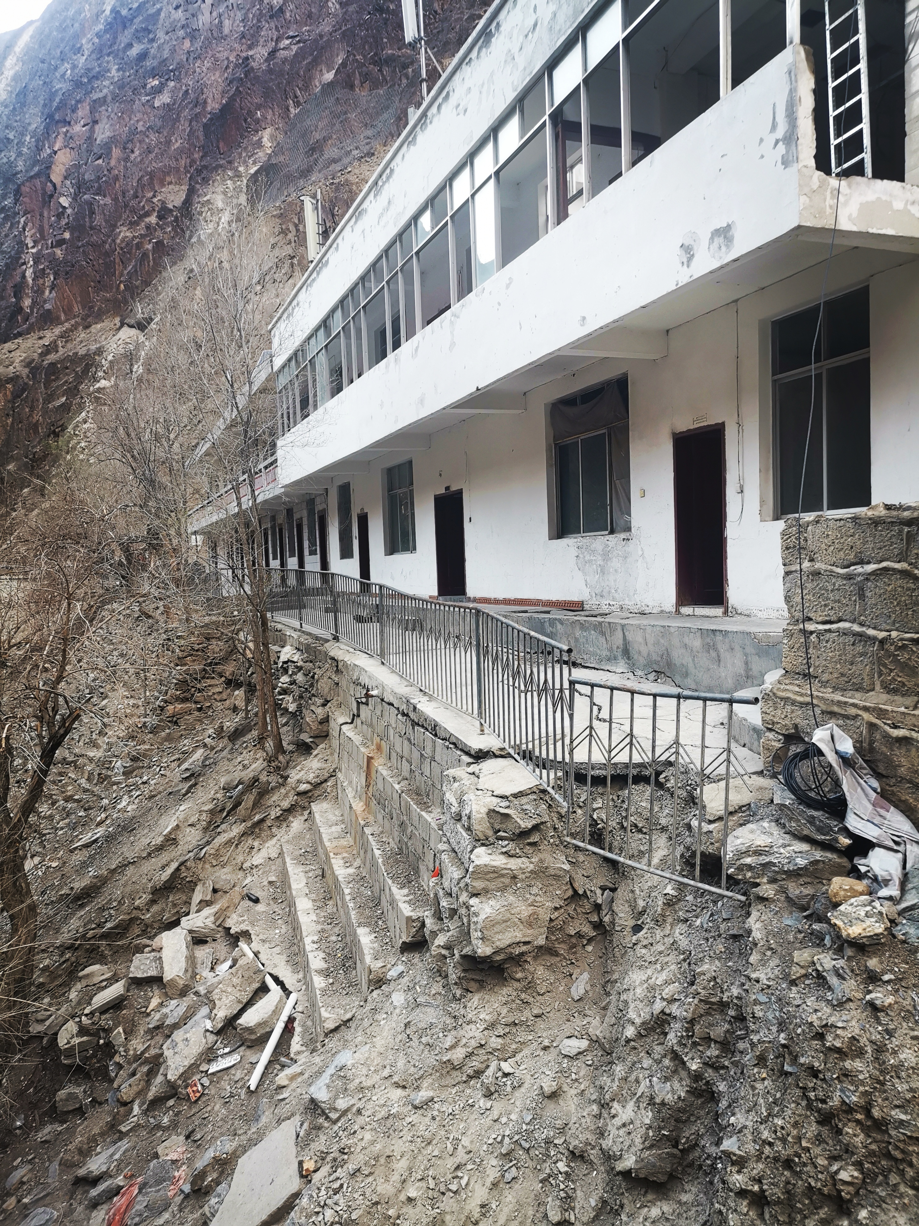 318川藏线怒江大桥桥墩是怎么回事,怒江大桥有多可怕