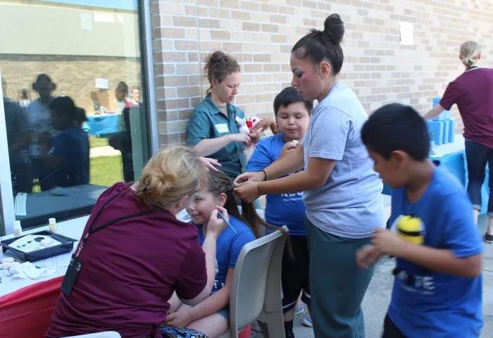 打破监狱的围墙，这家组织让服刑母亲与自己的孩子团聚