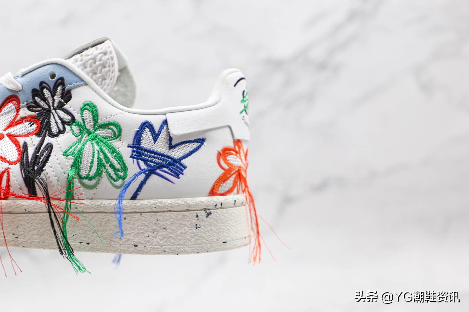 阿迪达斯AdidasxSeanWotherspoon联名款流苏花卉小花板鞋