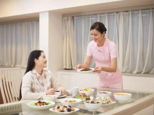 月子请月嫂怎么住,月子如何坐