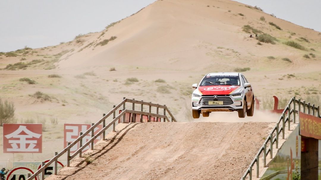飞沙走石之间比亚迪秦ProDMCRC张掖站首秀