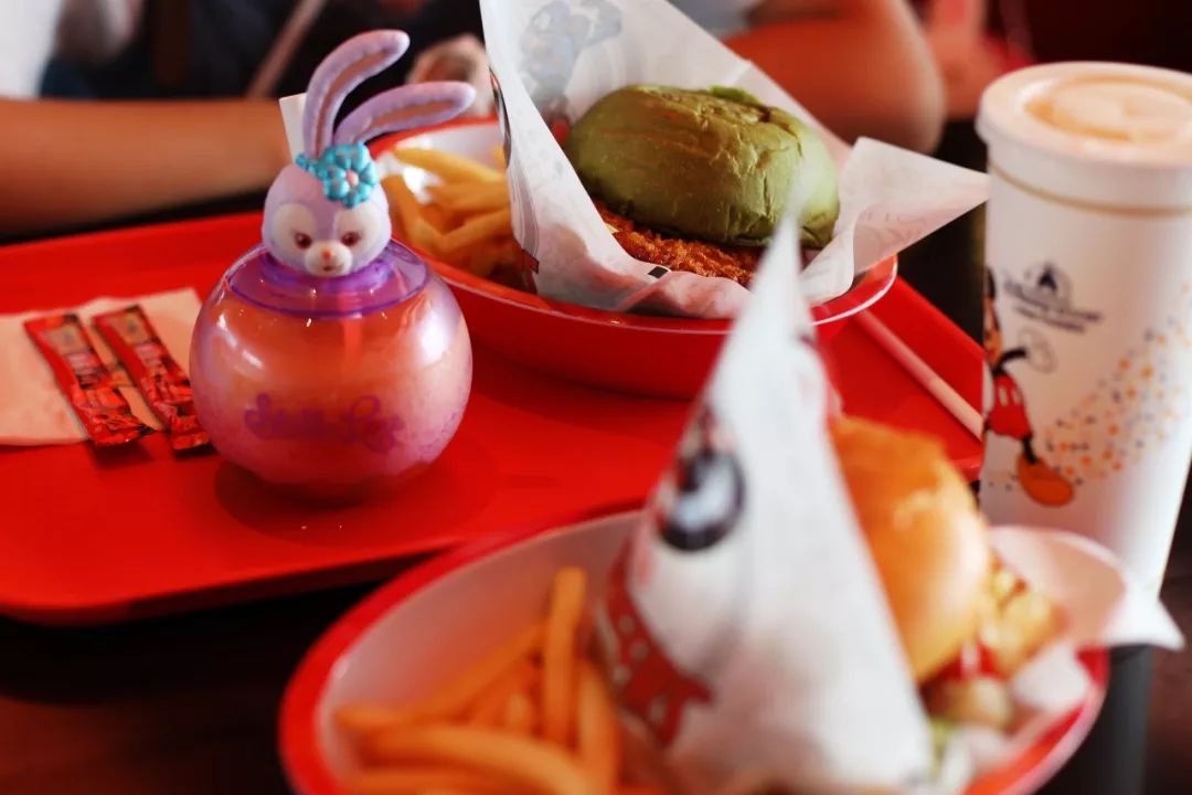 暑假两个人旅游要花多少钱,暑假两人去迪士尼多少钱