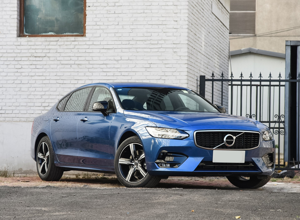 奥迪a6l乞丐版内饰,预算不到四十买啥车