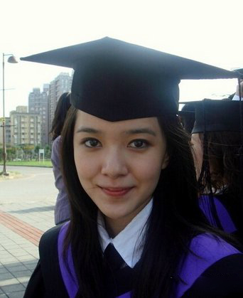 郭采洁最新短发照片,郭采洁今年多大