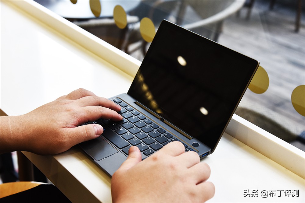 媲美苹果macbookm2的笔记本电脑,媲美mac显示效果的笔记本