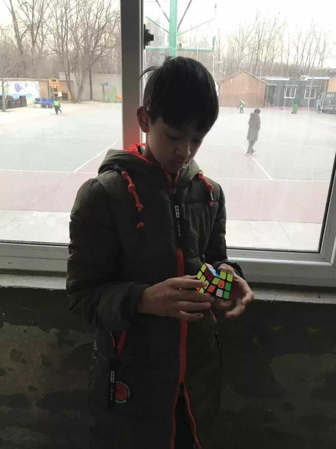 给孩子的第一节动画魔方课,小朋友学的魔方课