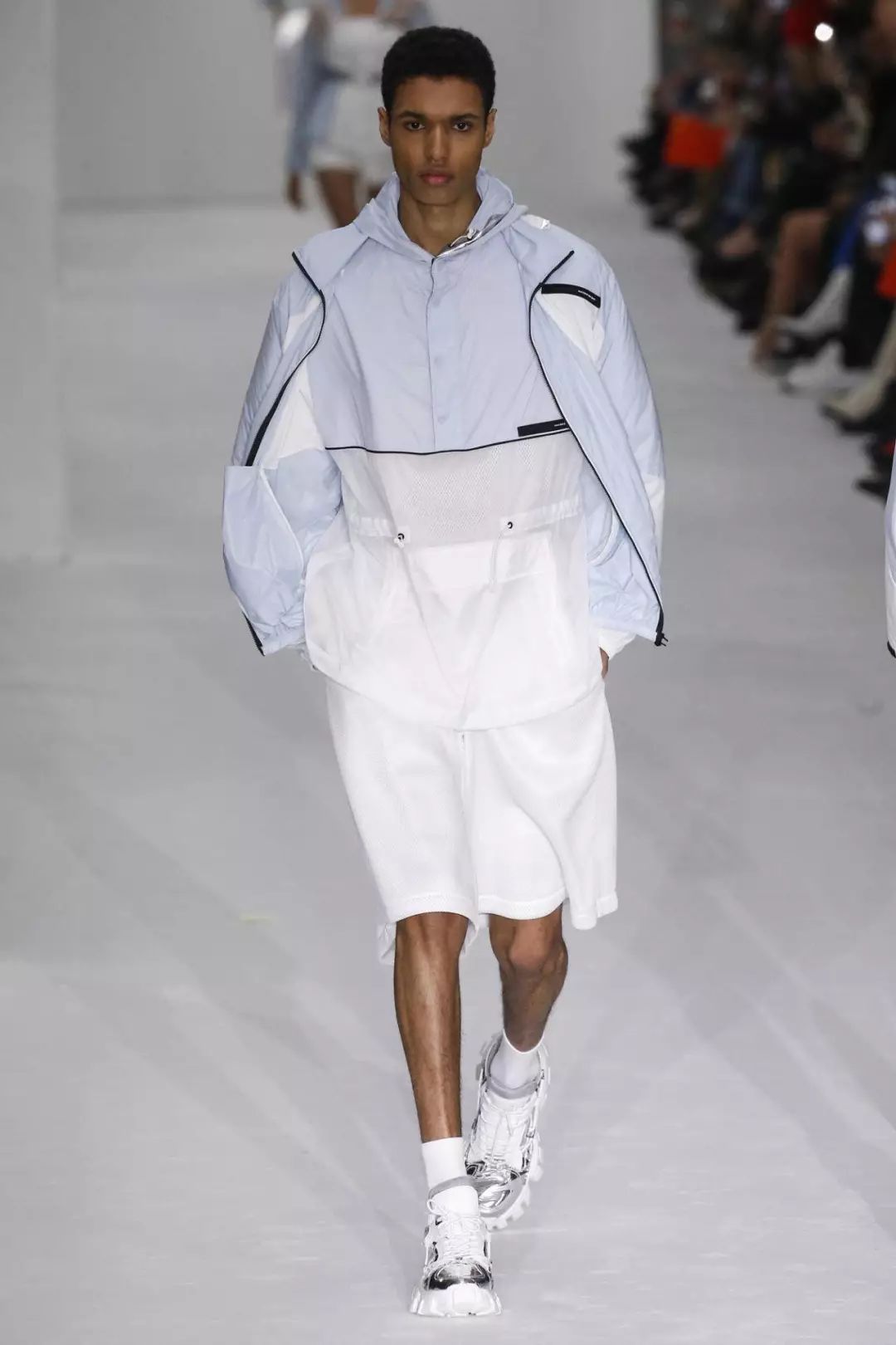 波司登羽绒时装周,波司登伦敦时装周中国红