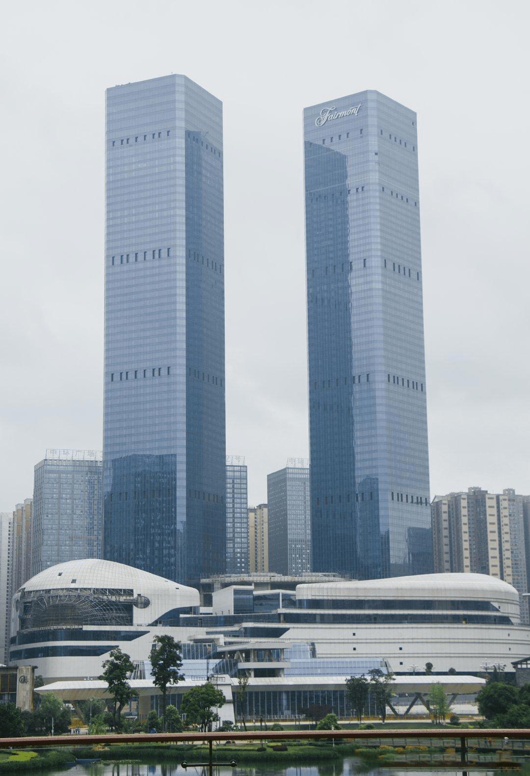 贵州贵阳第一高楼,贵阳花果园300米高楼有多少