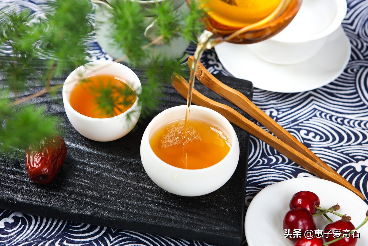 假翡翠是用什么石头做的,假的翡翠是用什么做的