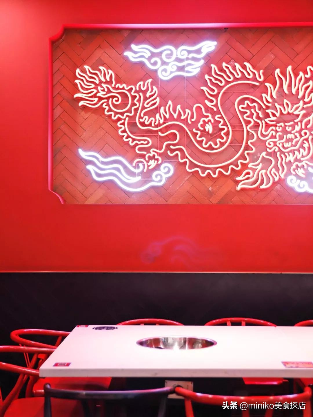 排队两个小时才吃上火锅,排队两小时也要吃到的烤鱼