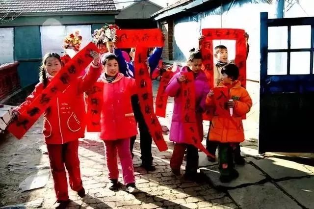 九张反映过年气氛的照片,百张罕见的过年老照片这才是年味