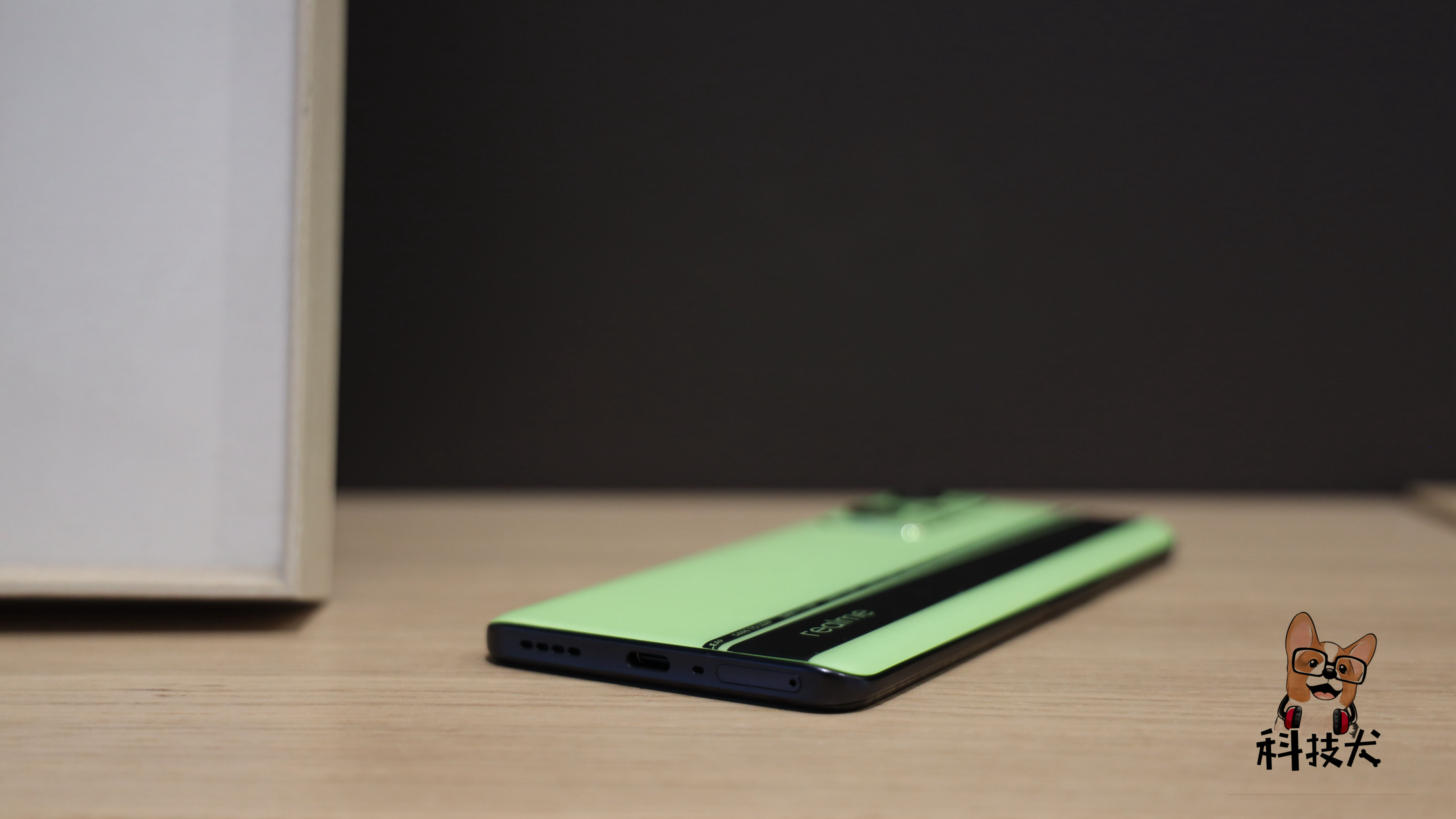 黑鲨4spro和iqoo8pro游戏对比,科技犬电视评测