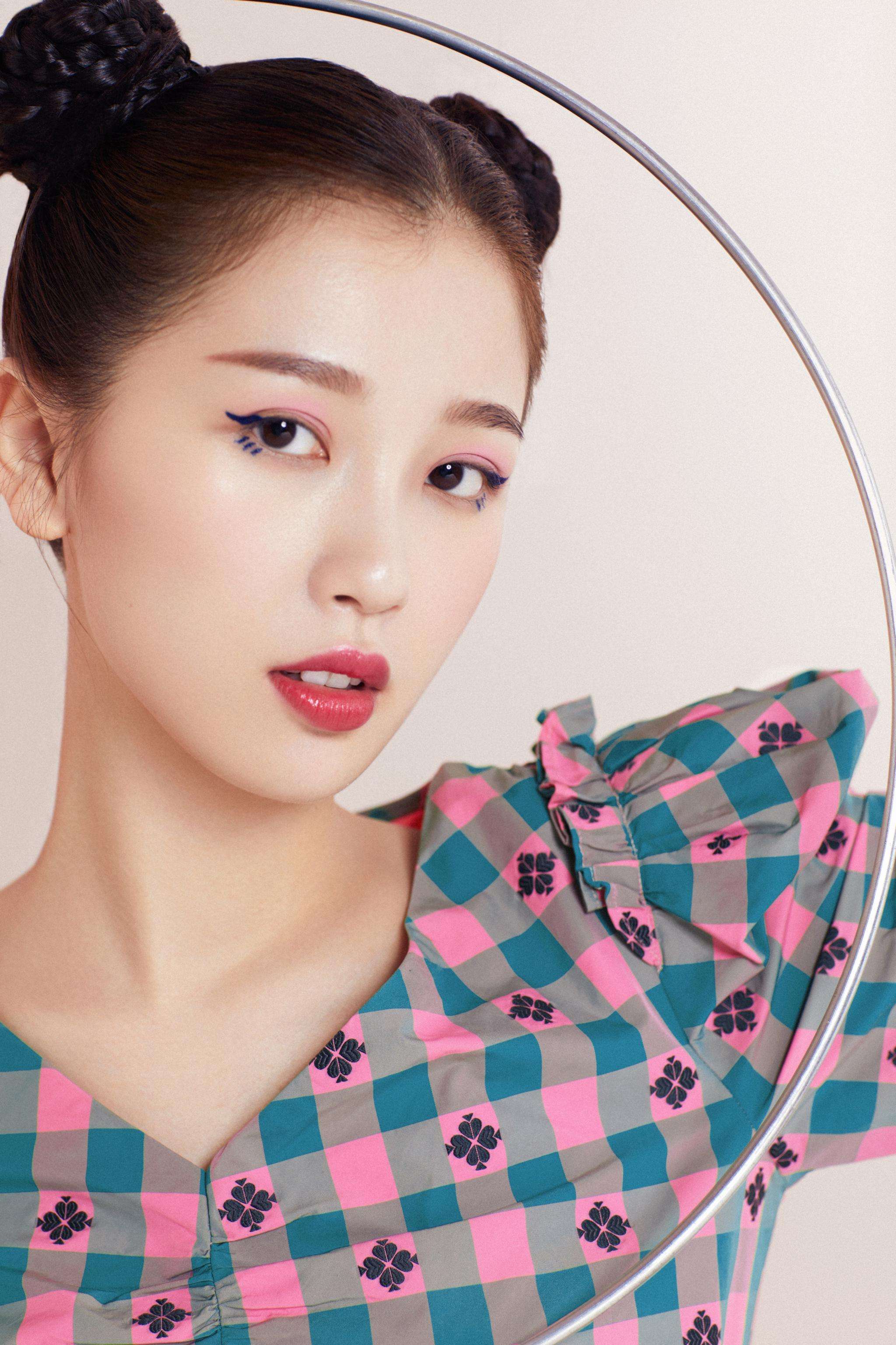 虞书欣纯欲风穿搭,虞书欣新造型粉色衣服头发怎么弄