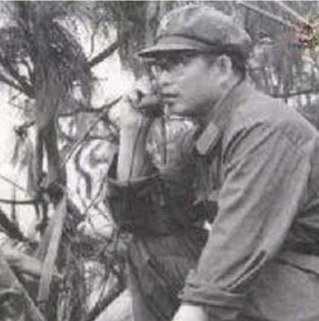 1981年*小平邓**检阅华北大演习，一人脱颖而出，邓公：此人重点培养