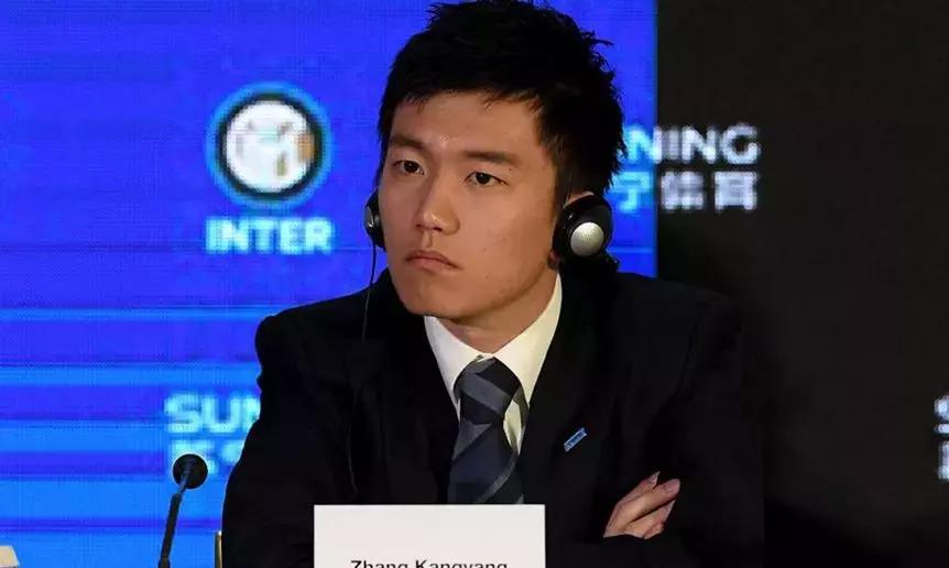 跟奶茶妹妹是同学，特朗普做校友，苏宁少东家接过苏宁小店家乐福