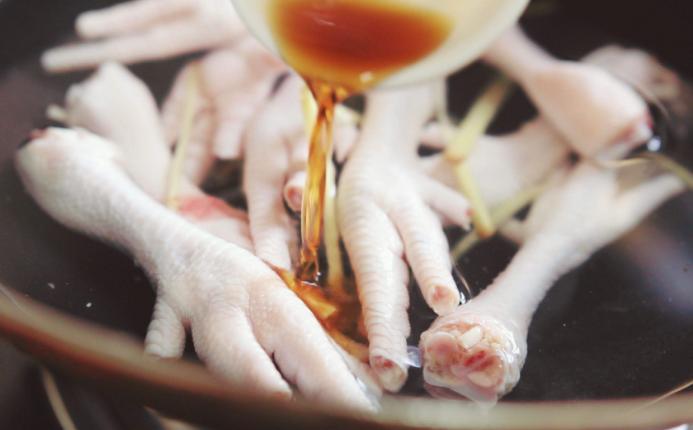 炒菜怎样正确使用料酒,为什么料酒做菜味道很大