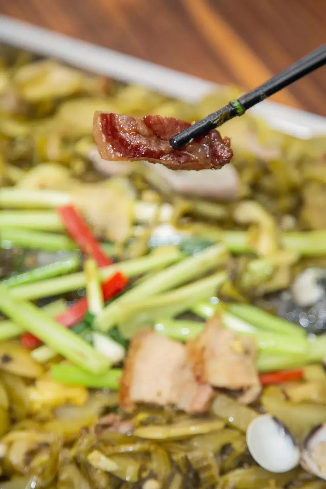 鍚嶉棬椋熷爞,闅愯棌鍦ㄤ竴鐗囧巶鍖轰箣涓殑楗爞